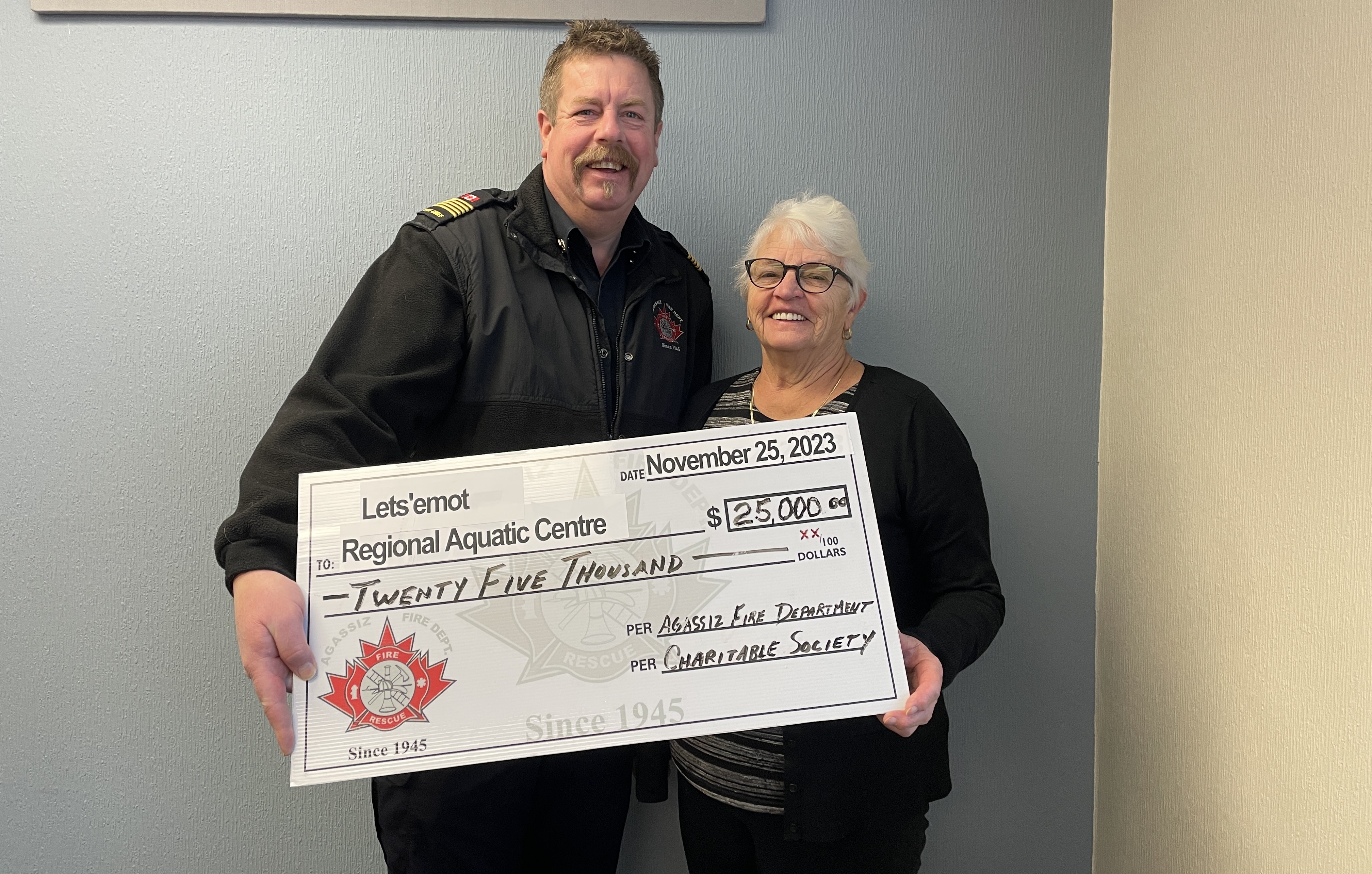 photo of cheque presentation